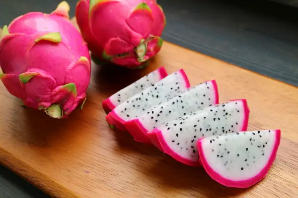 Pitaya com Tutoramento Vertical para Colheita Rápida